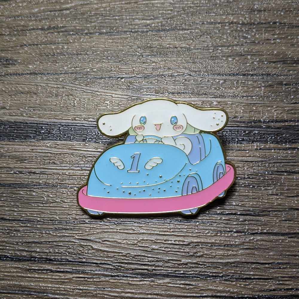 Sanrio Cinnamoroll Enamel Pin - Picture 2 of 3